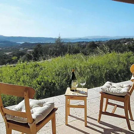 Sleeps 10 Air Con Villa