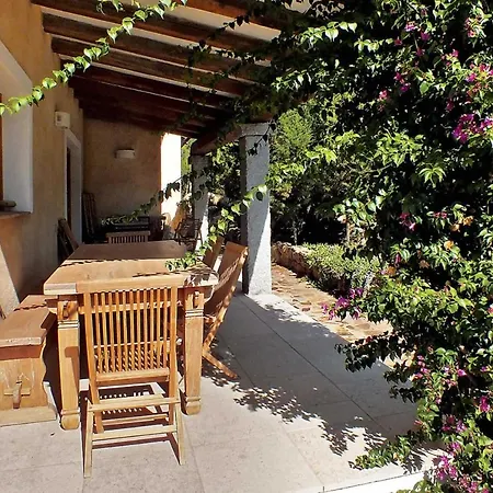 Sleeps 10 Air Con Villa Cala Bitta